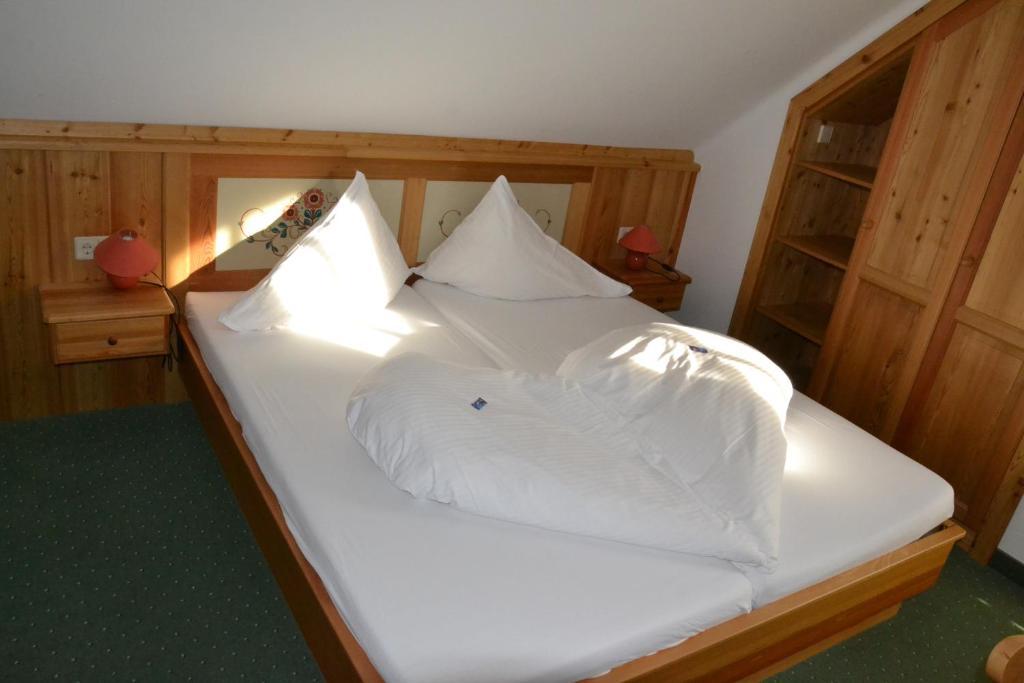 Pension Marienhof Hermagor-Pressegger See Rum bild