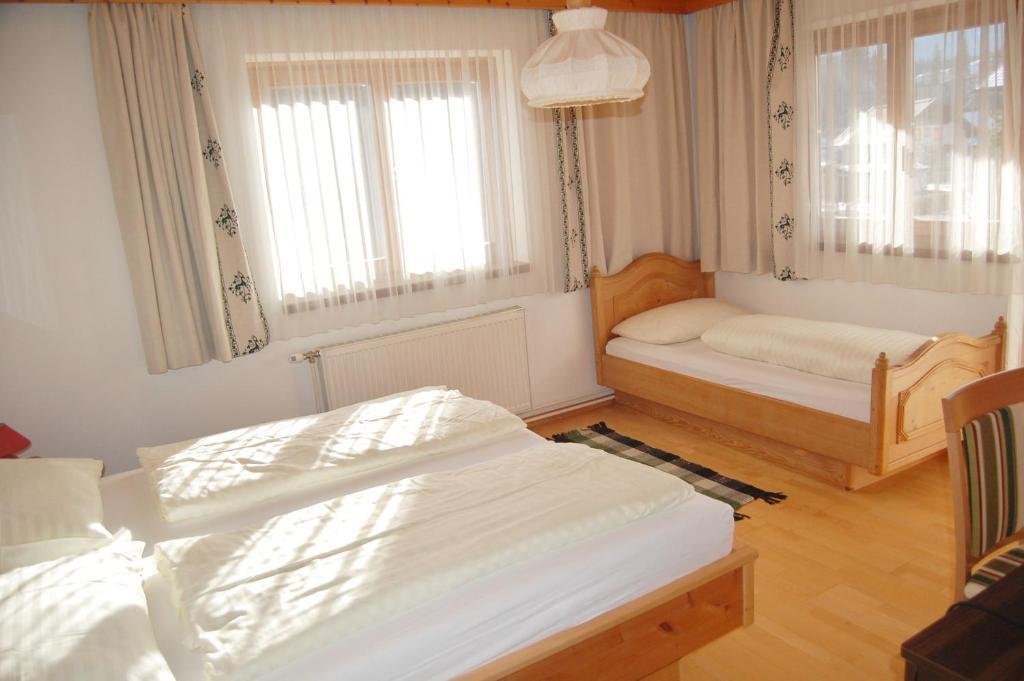 Pension Marienhof Hermagor-Pressegger See Rum bild