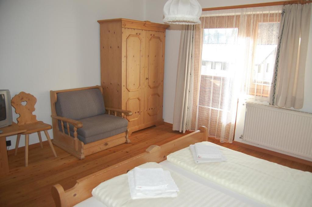 Pension Marienhof Hermagor-Pressegger See Rum bild